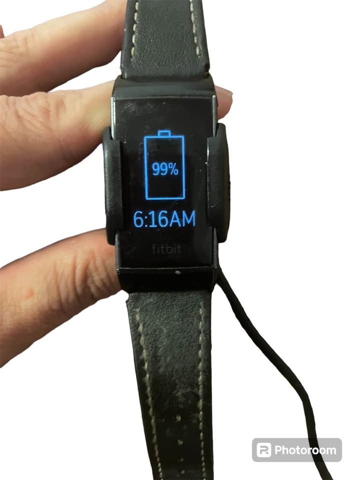 Fitbit Smartwatch Tracker w/ Black Strap 🌱 - photo 2