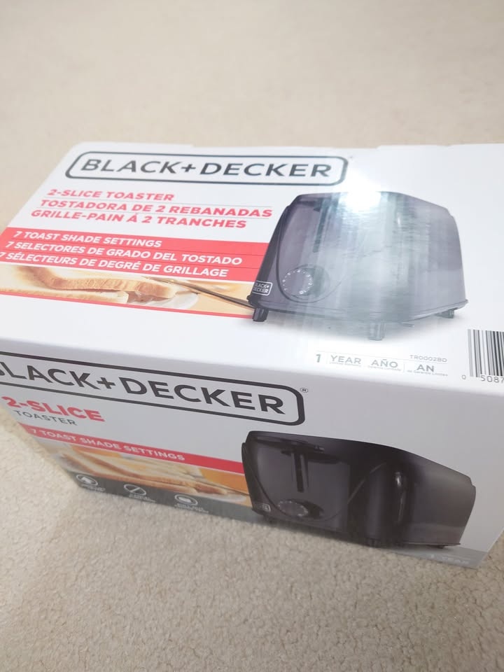 BRAND NEW Black & Decker Classic Slot Manual Toaster - photo 2