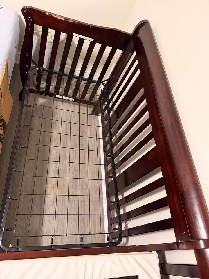 Convertible Crib Toddler Bed with Changing Station - photo 5