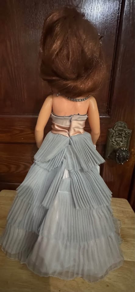 Vintage 1968 Ideal Crissy 18” Doll with Stand – Grow Hair Featur - photo 2