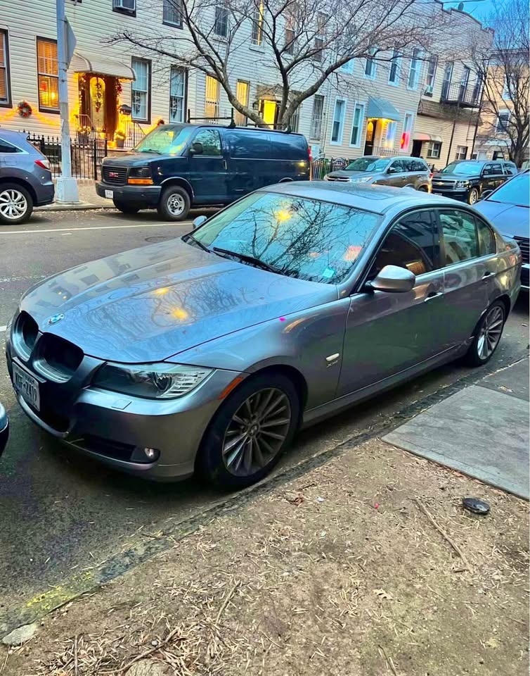 2011 BMW 3 Series • 328i xDrive Sedan 4D
