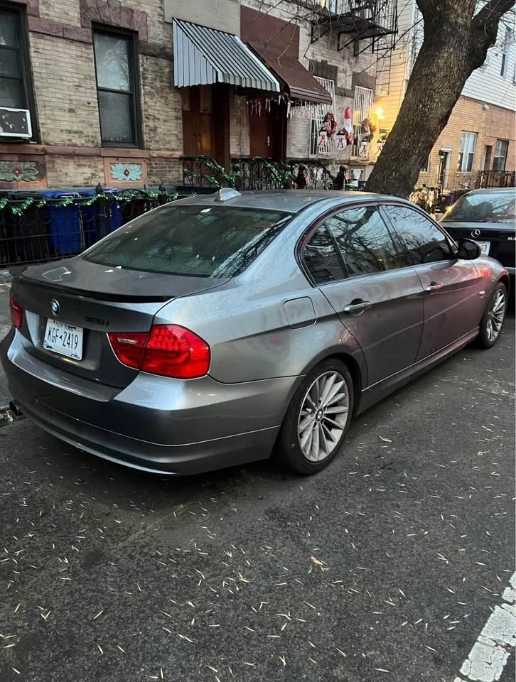 2011 BMW 3 Series • 328i xDrive Sedan 4D - photo 5