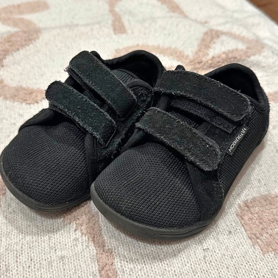 Black wide leg shoes