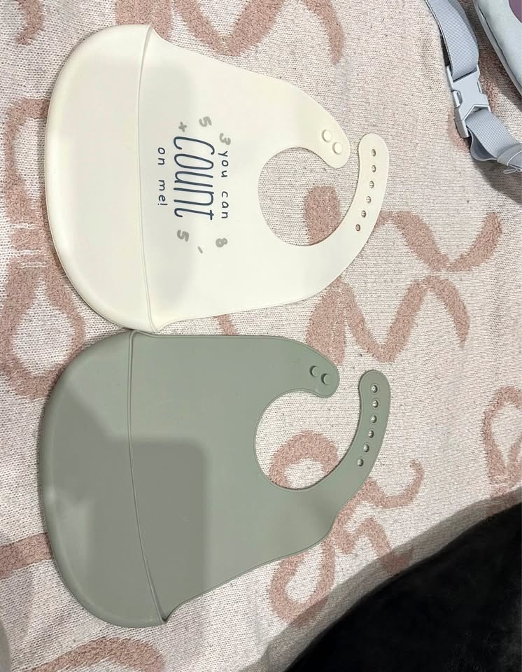 Silicone bib/food catchers