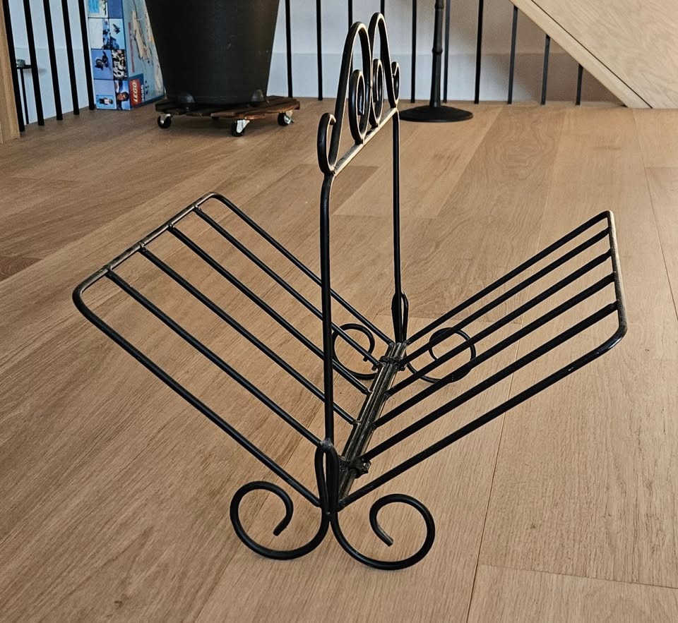 Metal Magazine Rack - photo 2