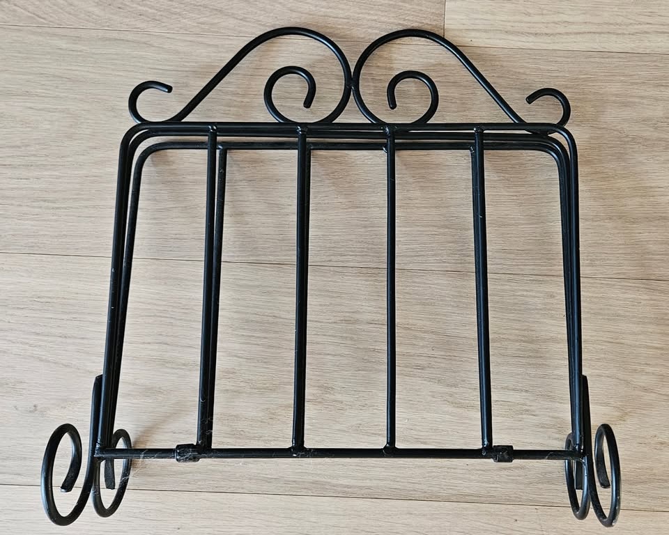 Metal Magazine Rack - photo 3