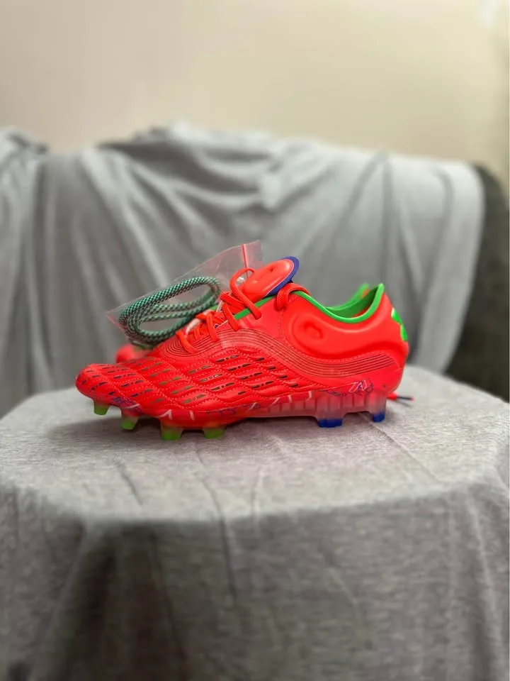 Under armour cleats image indicator(2)