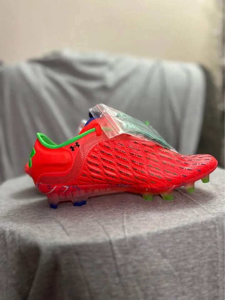 Under armour cleats image indicator(4)