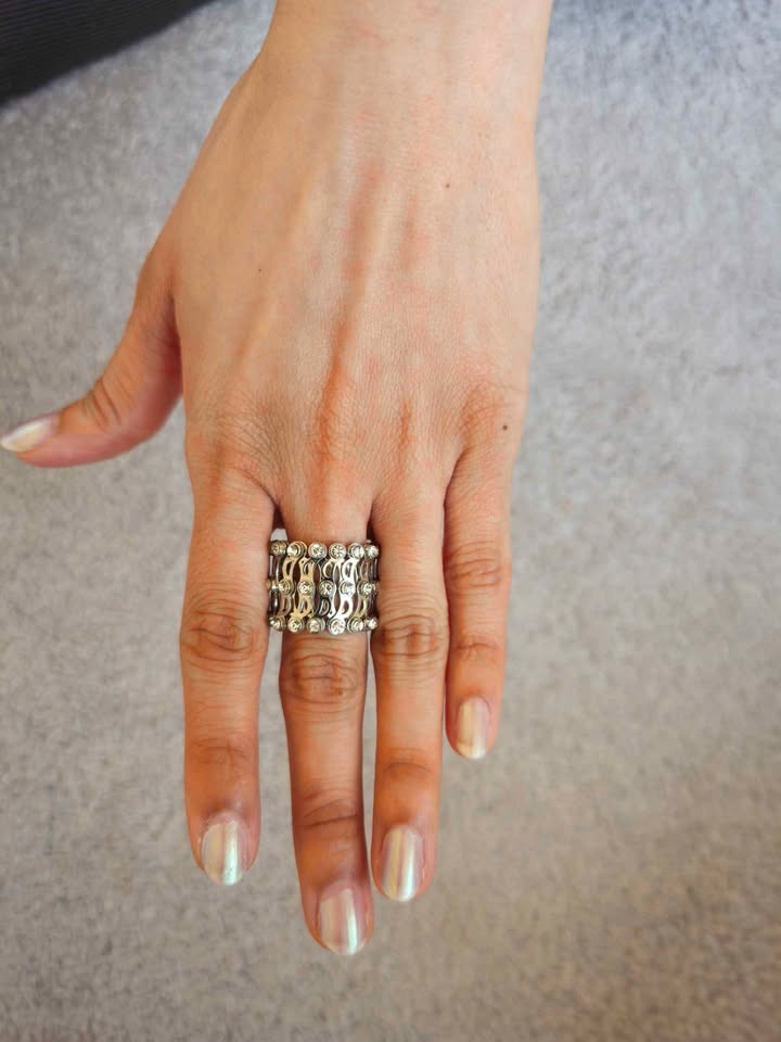 Convertable ring into bracelet and visa versa in 1 piece see vid - photo 2