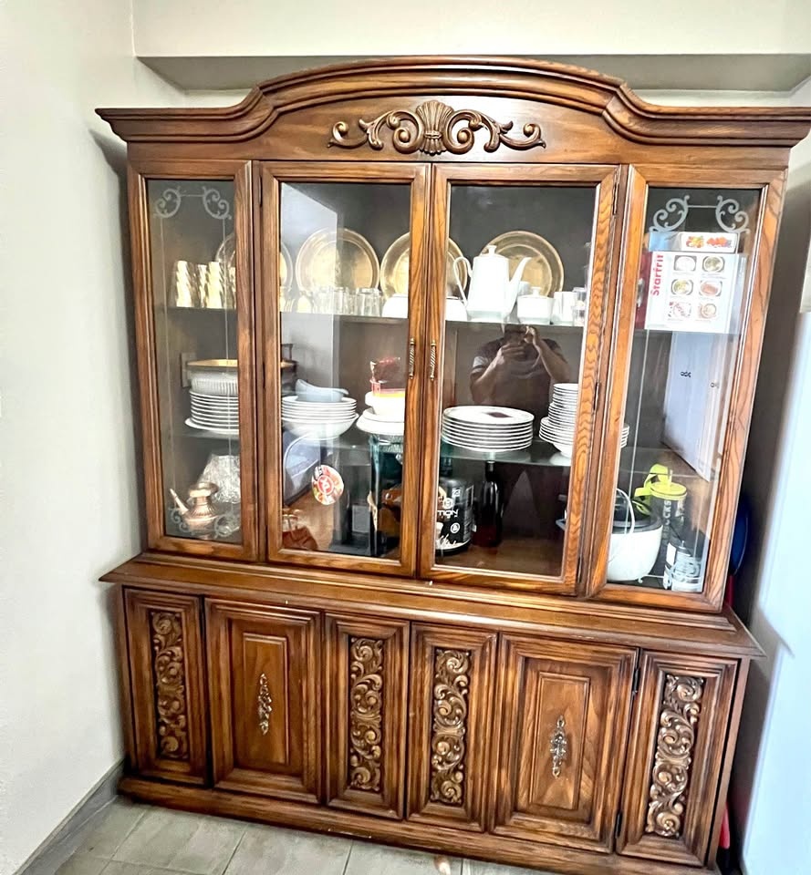 Solid Wood Dining Hutch / China Cabinet