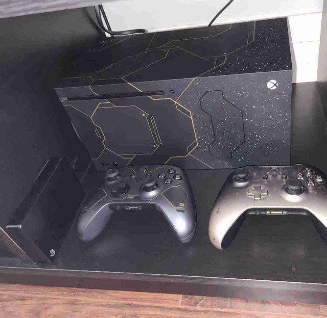 Xbox Series X (Halo Infinite Edition)