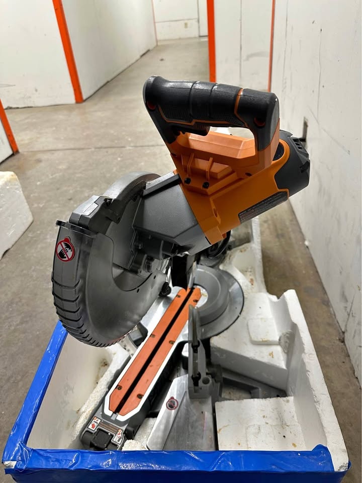 RIDGID 15-Amp 10-inch Dual Bevel Sliding Mitre Saw w/ LED