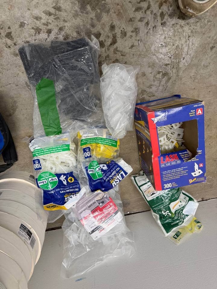 Drywall. Tile. Screws. - photo 3