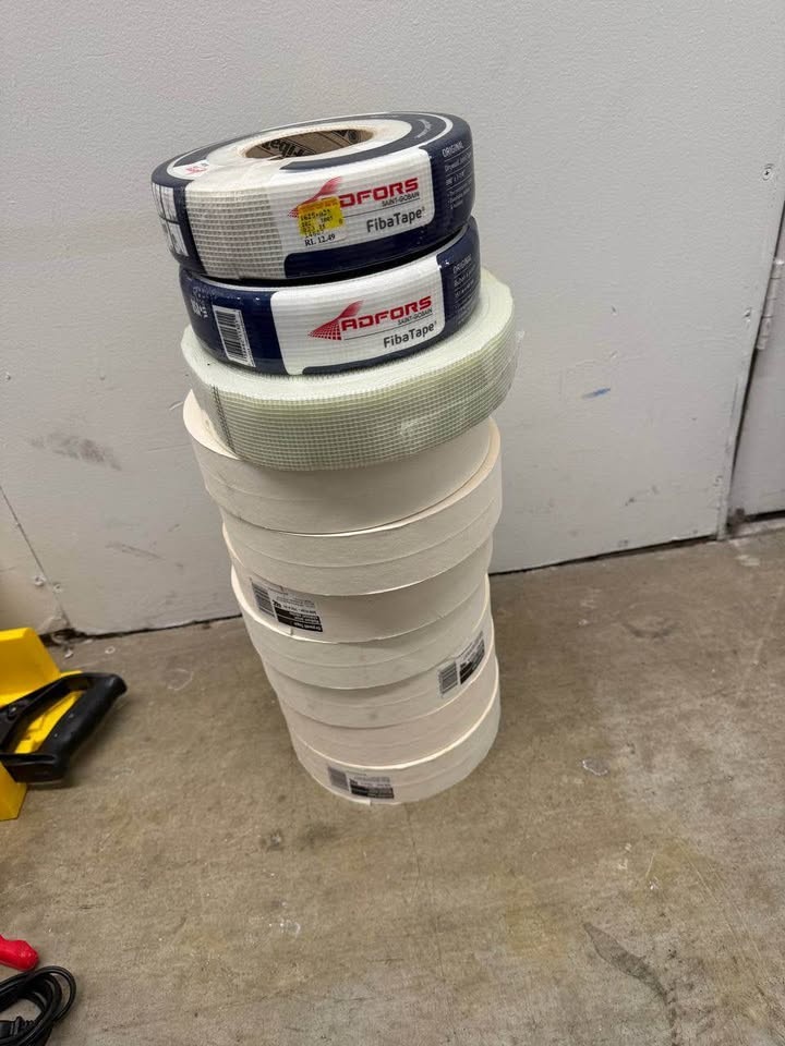 Drywall. Tile. Screws. - photo 4