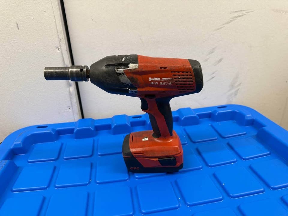 Hilti SIW 22T-A 1/2" Cordless Impact Wrench - photo 2