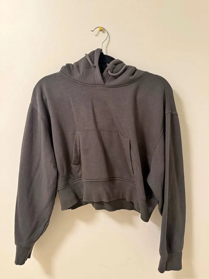 Zara Cropped Hoodie – Size L thumbnail