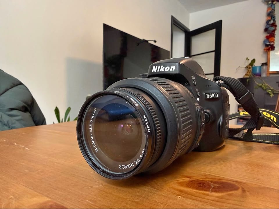 Nikon D5100 DSLR Camera + Charger + 2 Batteries + Bag