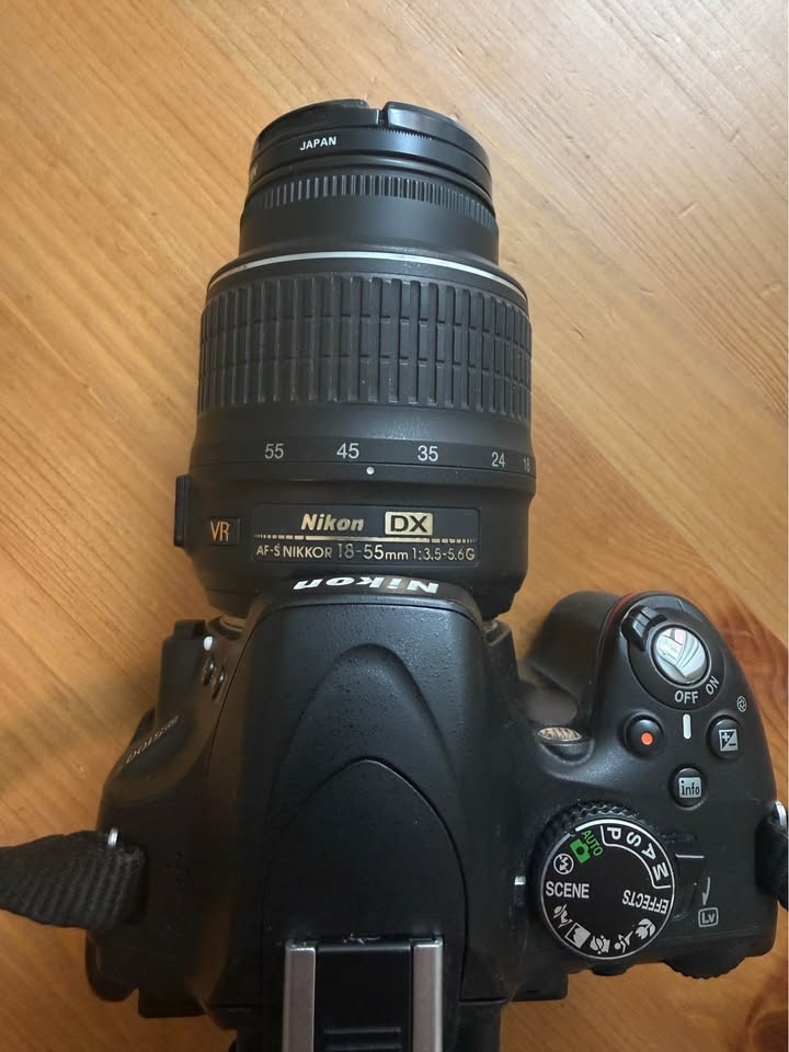 Nikon D5100 DSLR Camera + Charger + 2 Batteries + Bag - photo 3