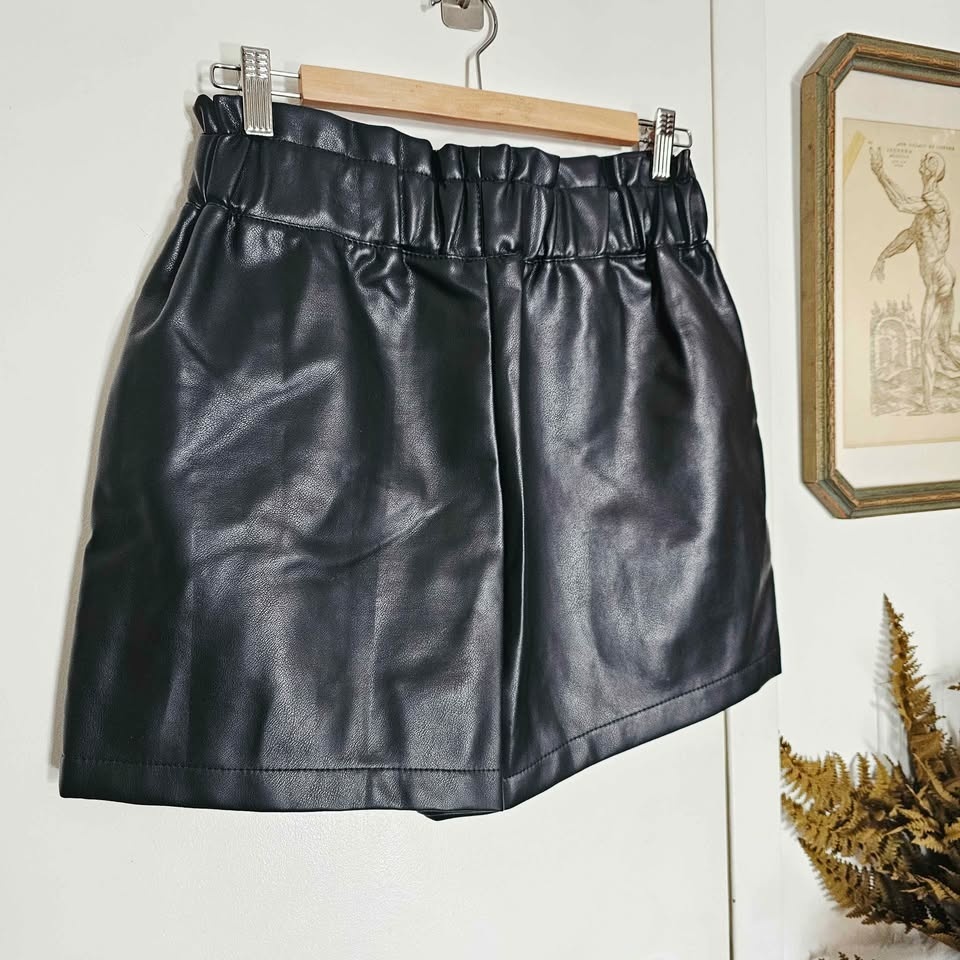 Bagatelle Black Faux Leather Paperbag Waist Shorts - Size S - photo 4