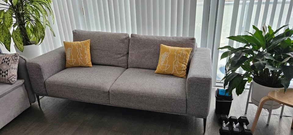 Structube Lounis 3-Seater Sofa - Good Condition - photo 2