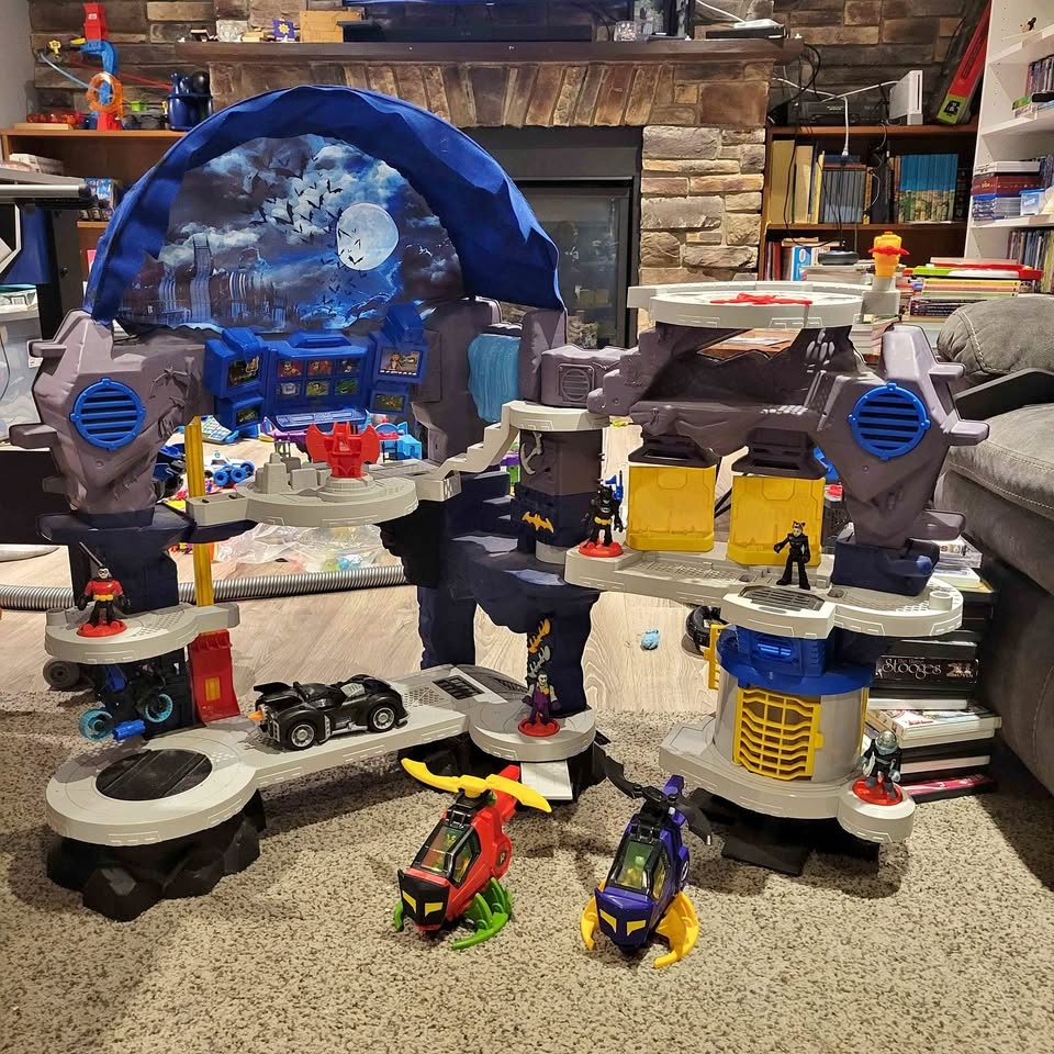 Fisher-Price Imaginext DC Super Friends Batcave
