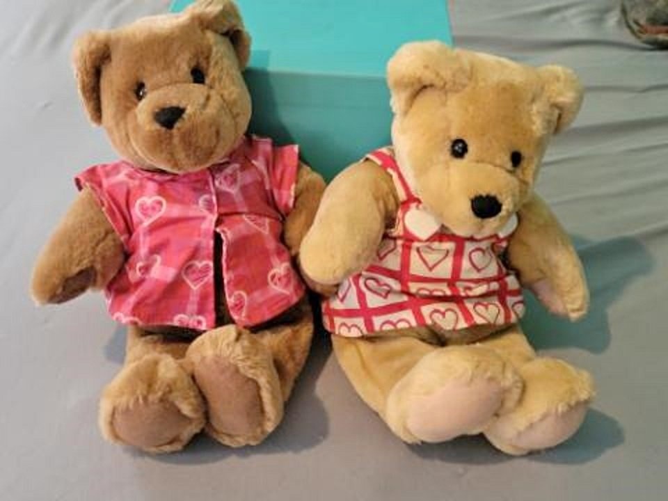 Hallmark Magnetic Kiss Kiss Musical Bears