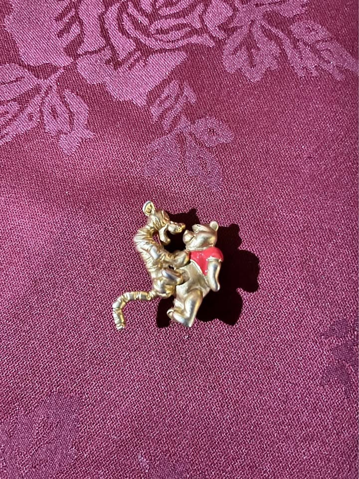 Vintage Winnie the Pooh Tigger Pin Brooch Gold Tone Enamel