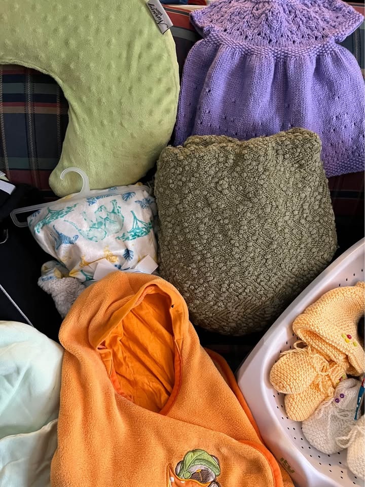Newborn Girl Baby Lot - Buntings, Bath, Bjorn Carrier - photo 3