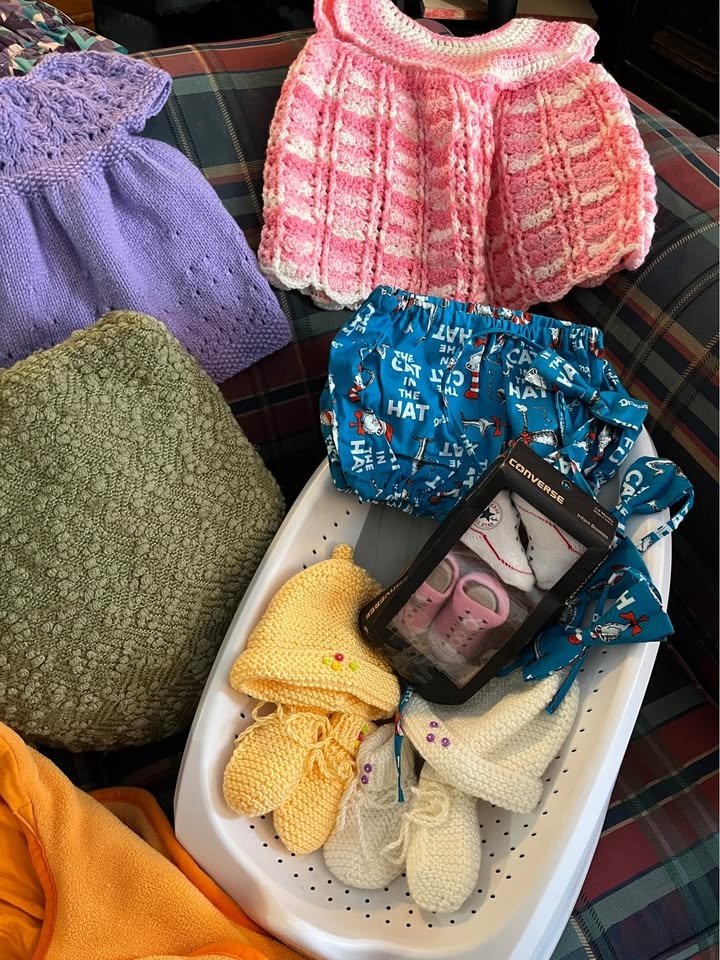 Newborn Girl Baby Lot - Buntings, Bath, Bjorn Carrier - photo 4