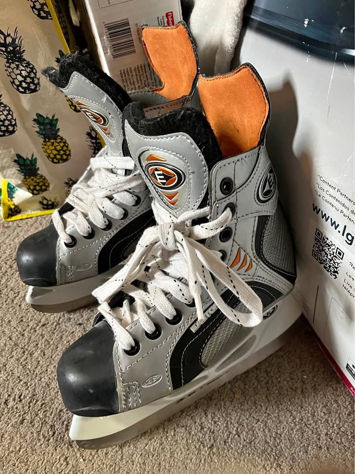 Easton Synergy hockey skates