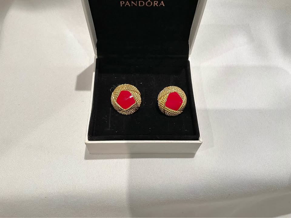 Earrings Ladies Vintage MONET Clip On