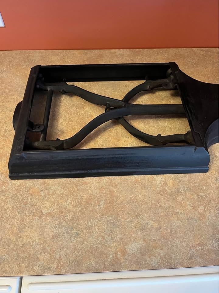 Antique Cast Iron Balance Scale with Weights - photo 3