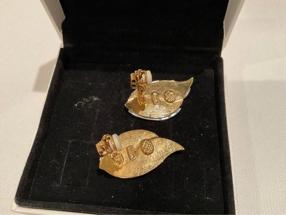 Ladies Earrings Vintage BUTLER Clip On - photo 3