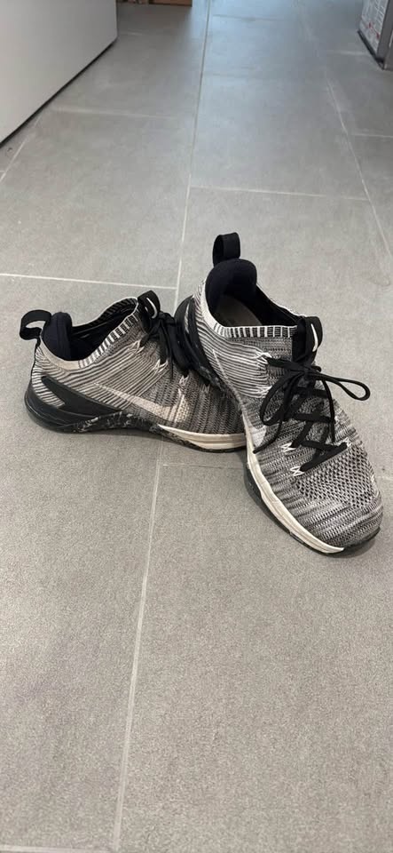 Nike Metcon size 8 - photo 2