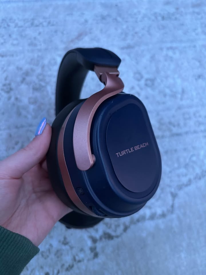 Gently Used Turtle Beach Stealth 700 Gen 3 - photo 2