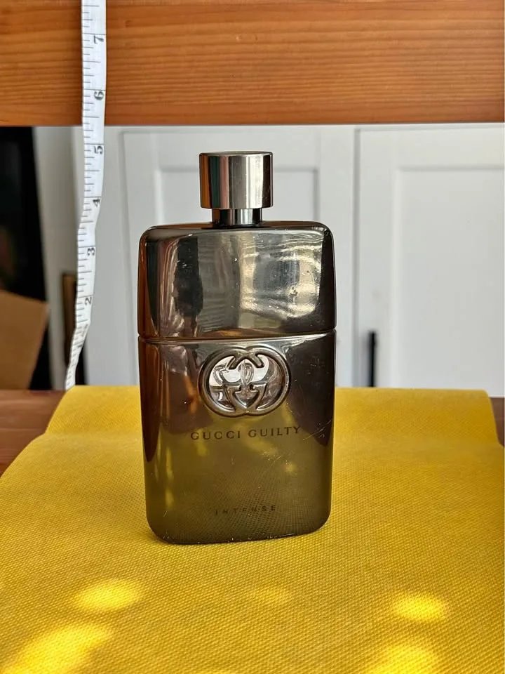 Gucci Guilty Parfum Pour Homme Half full thumbnail