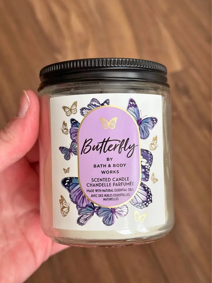 NEW - Bath and Bodyworks Candle thumbnail