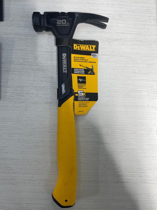 DEWALT 20oz Steel Rip Claw Nailing Hammer