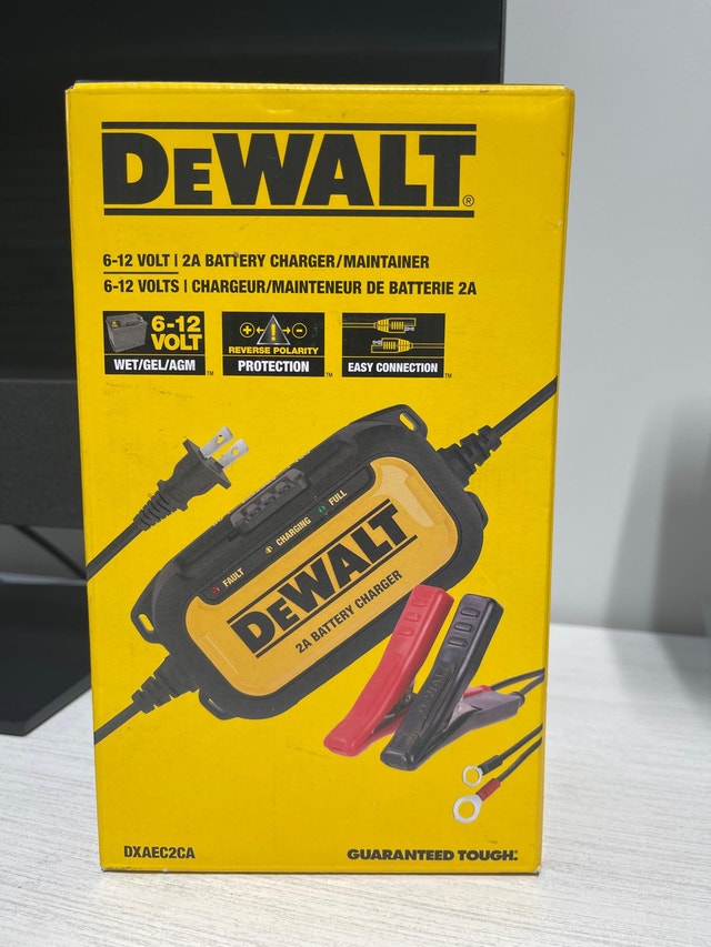 DEWALT DXAEC2CA 2-Amp Battery Charger/Maintainer, 6V/12V