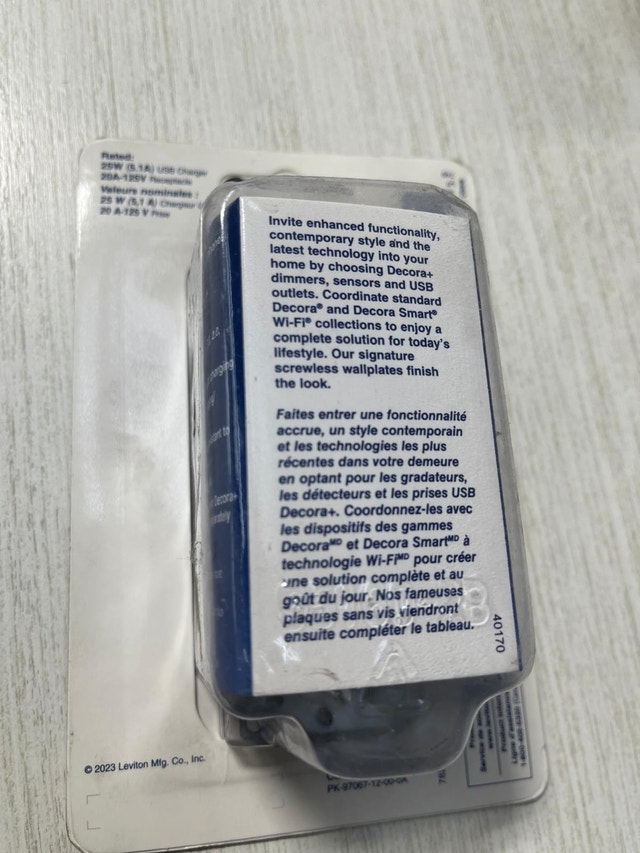 Leviton Decora USB Charger 20A Receptacle 5.1A USB Type A/C - photo 2