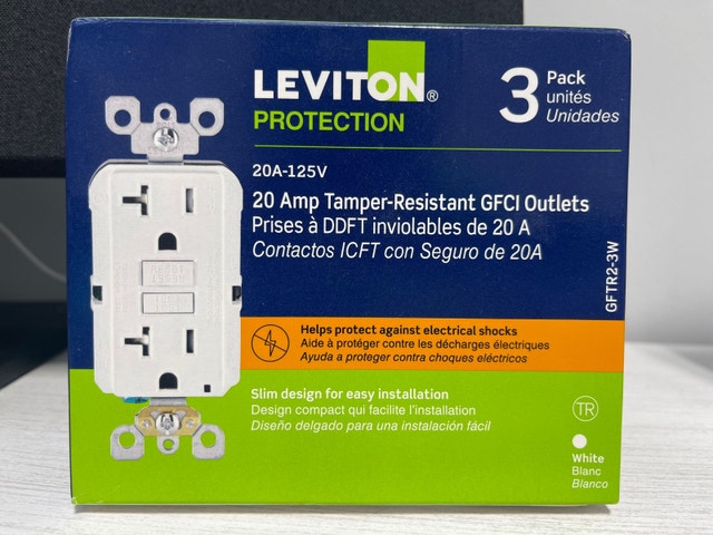 20 Amp SmartlockPro Slim GFCI Outlet