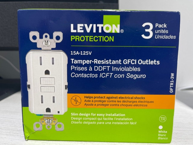 Leviton Decora 15 Amp Tamper-Resistant GFCI Receptacle