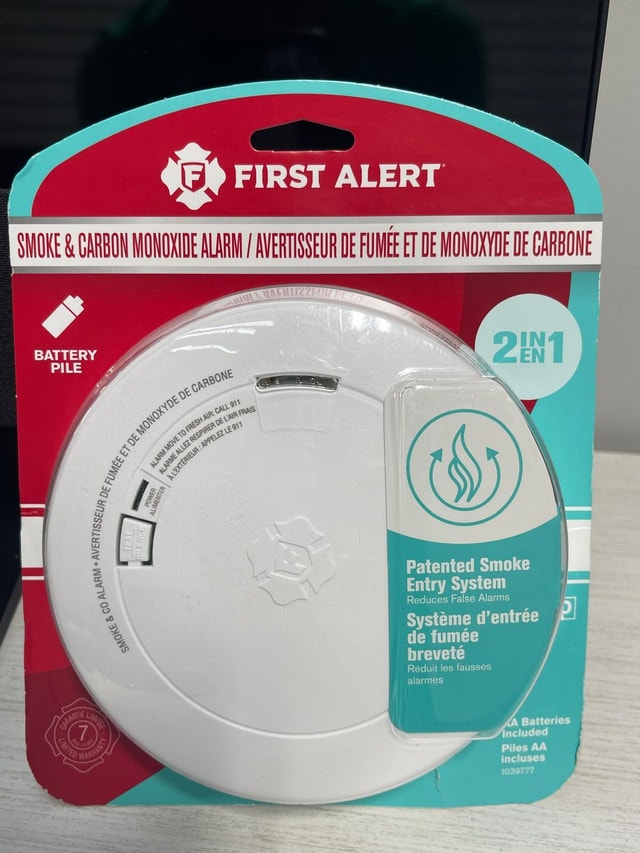 First Alert Slim Design Smoke & CO Alarm