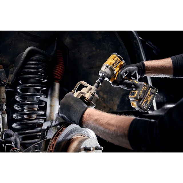 DEWALT 20V MAX ATOMIC 1/2" Cordless Impact Wrench - photo 3