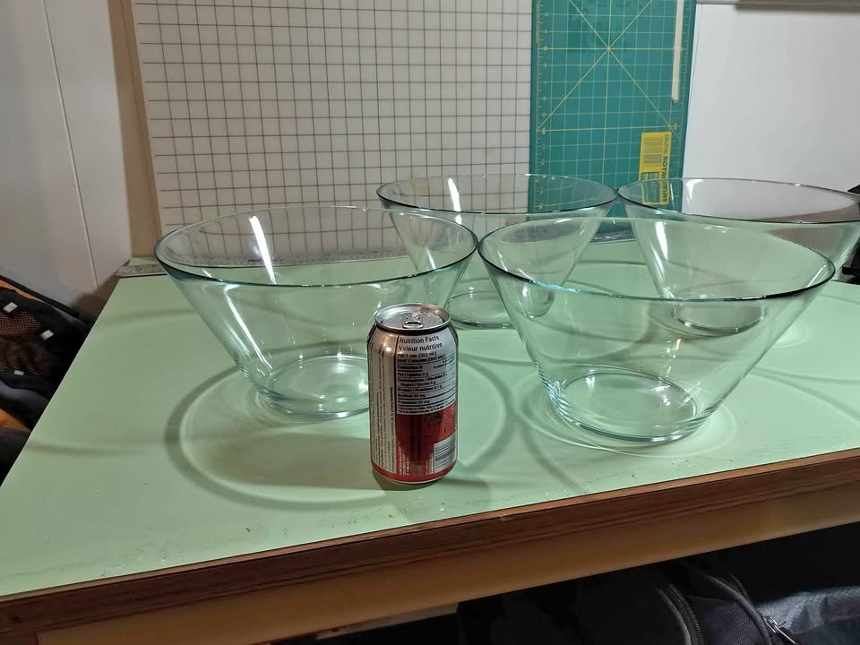 Salad or serving bowls