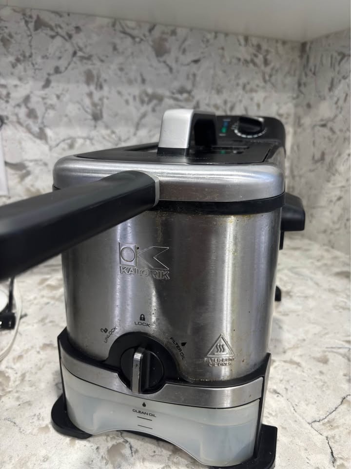 Kalorik Deep Fryer w/ Oil Filtration System - photo 2