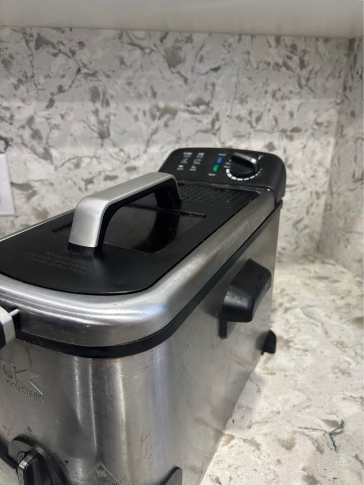 Kalorik Deep Fryer w/ Oil Filtration System - photo 3