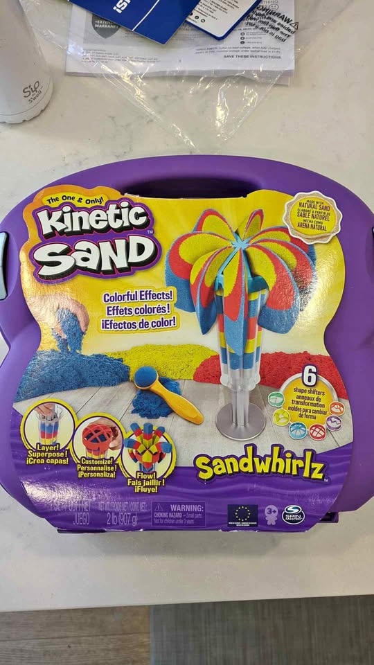 BNIB Kinetic Sand Sandwhirlz