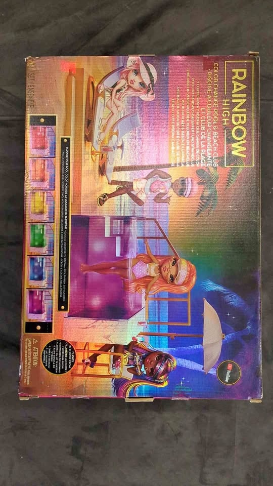 BNIB Rainbow High Color Change Pool & Beach Club