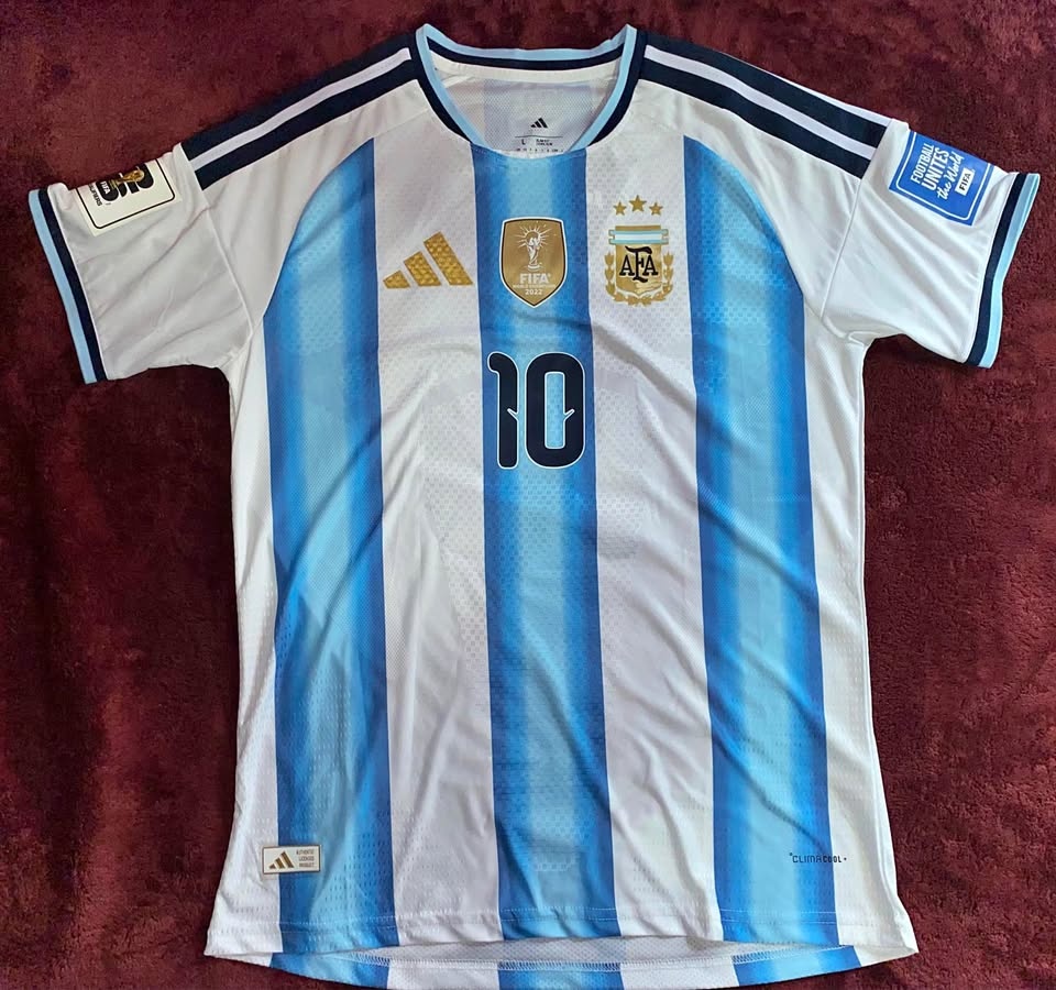Messi Home Argentina 2026 World Cup Jersey w/ Patches - S/M/L